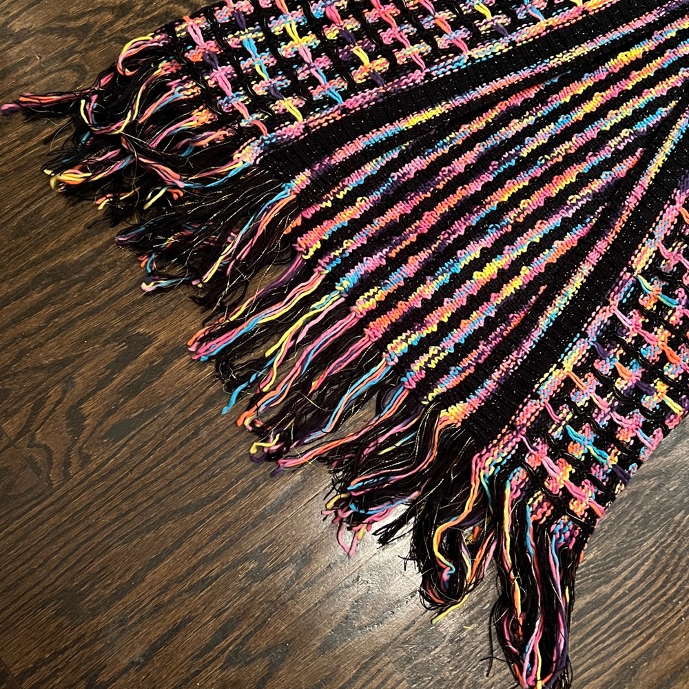 NWOT- XL FRINGED MAXI CARDI OPEN KNIT TRENCH in BLACK PINK BLUE & GOLD METALLIC - Picture 8 of 13